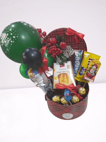Tienda regalos originales Madrid Cesta de navidad con panettone y dulces tienda regalos