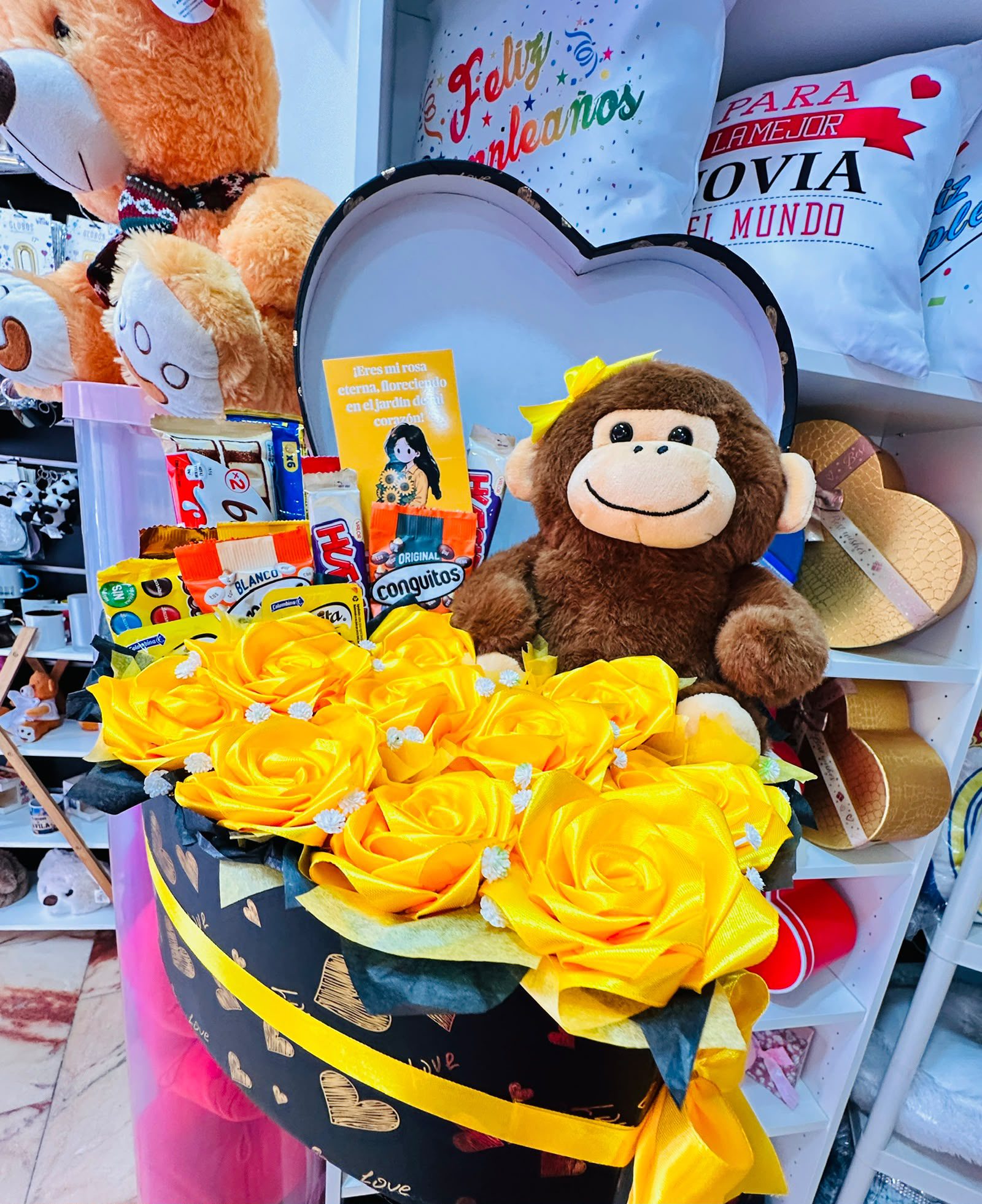 Regalo flores y mono personalizable