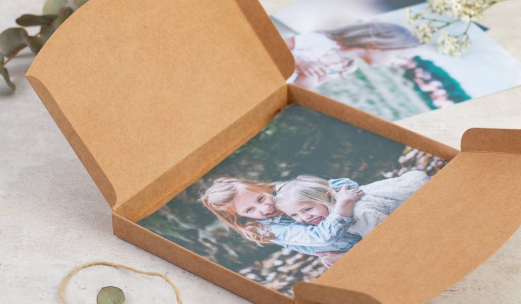 Caja decorada con fotos personalizadas, regalo único y sentimental disponible en tienda de regalos en Madrid