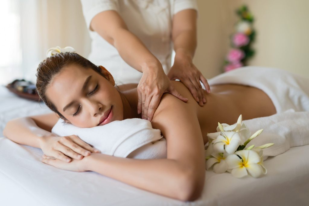 Tienda de regalo Madrid. Regalo de experiencia en spa con masaje relajante y aromaterapia para mujer