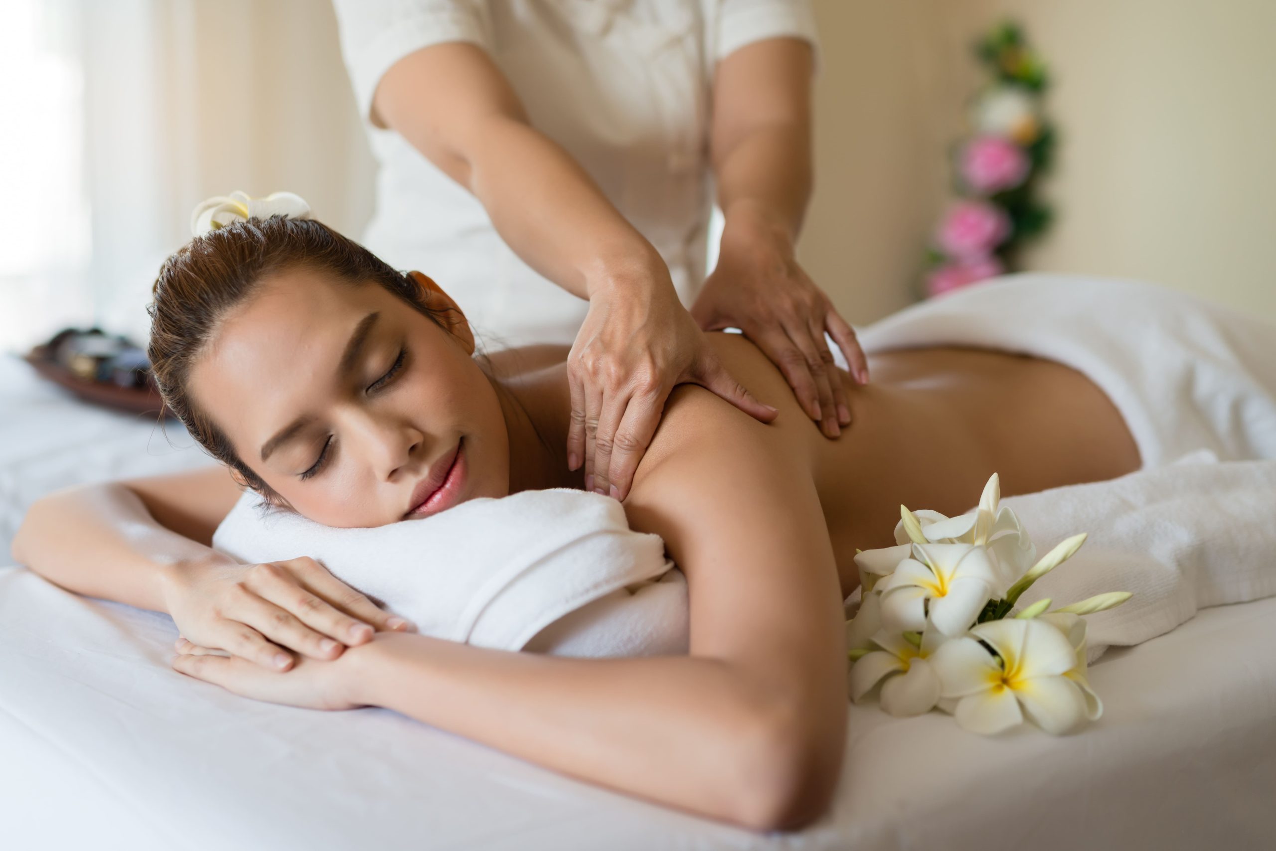 Tienda de regalo Madrid. Regalo de experiencia en spa con masaje relajante y aromaterapia para mujer