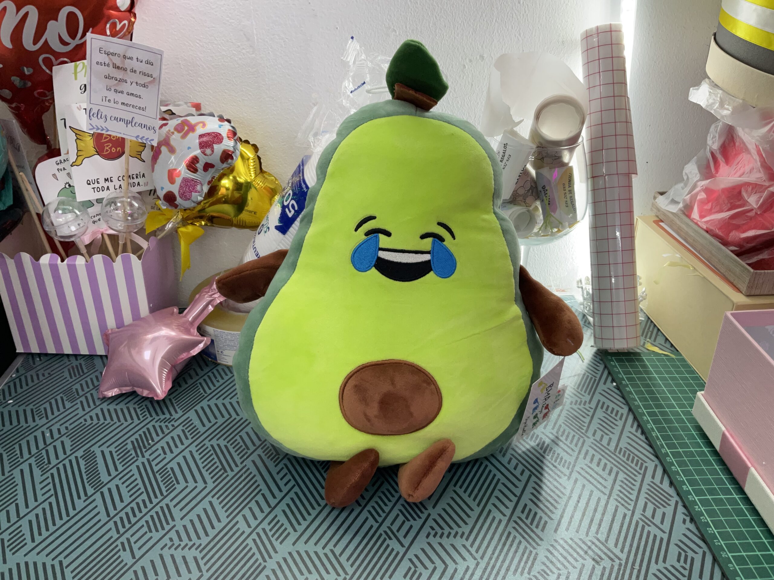 Peluche aguacate riendo