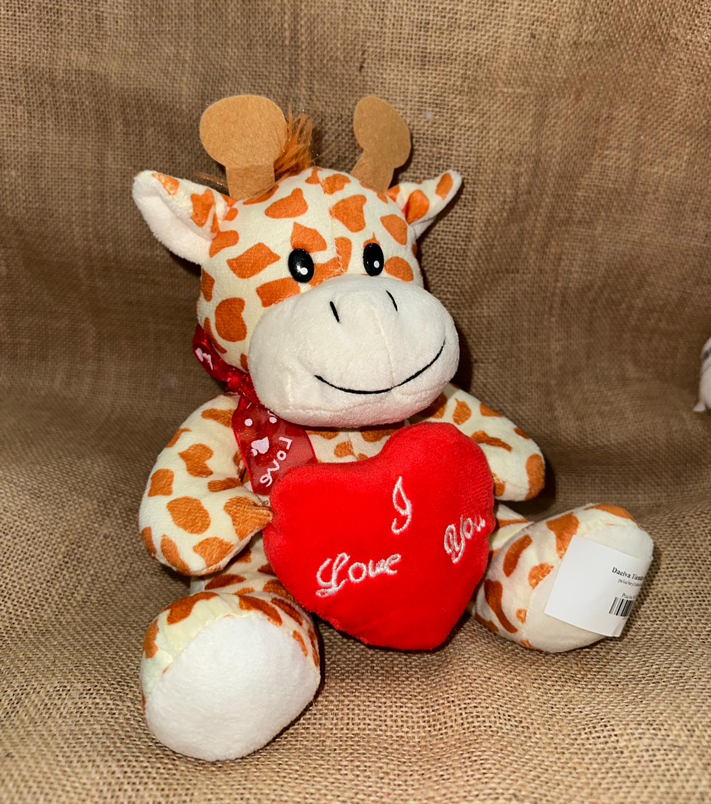 Peluche Jirafa con Corazón Rojo y Lazo de Amor