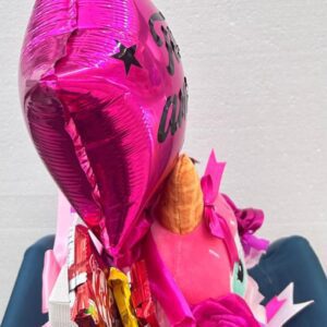 Regalo romántico Daelva con peluche, rosas rojas, globo "Te amo" y chocolates Kit Kat