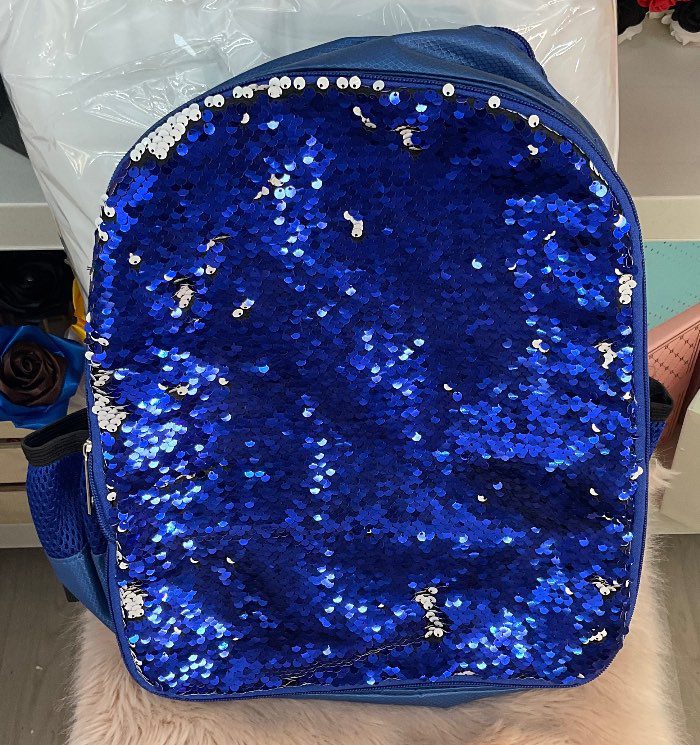 Mochila azul con lentejuelas brillantes – Estilo y funcionalidad