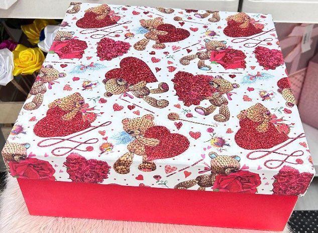 Caja de regalo con diseño de ositos y corazones para San Valentín