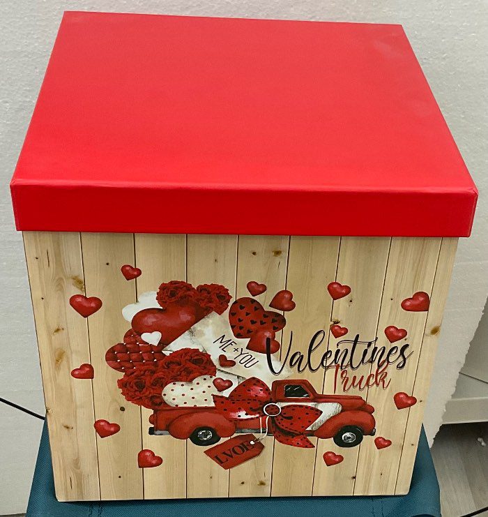 Caja de regalo San Valentín con diseño de camión vintage y corazones