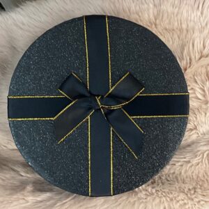 Caja de regalo redonda negra