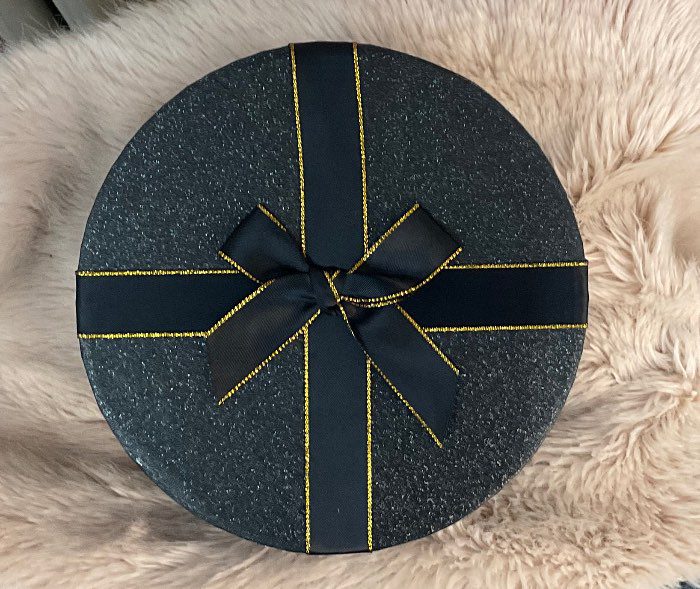 Caja de regalo redonda negra