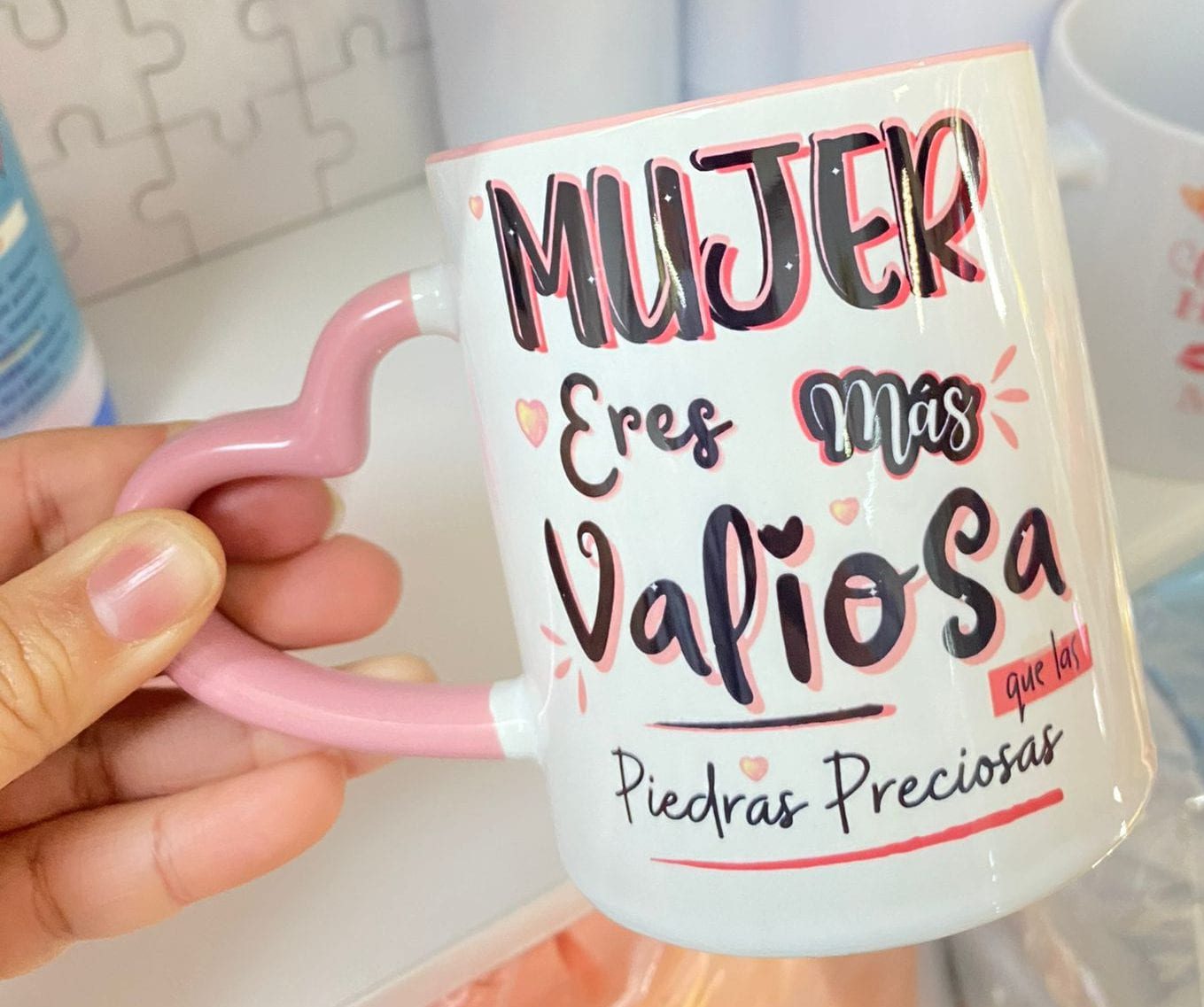 Taza original como regalo para invitados en Madrid