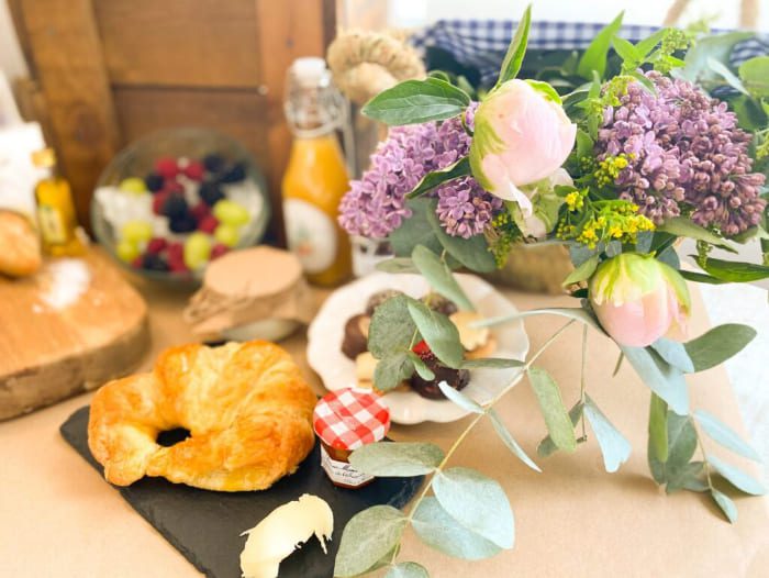 Cesta personalizada con dulces y detalles, idea regalo día de la madre