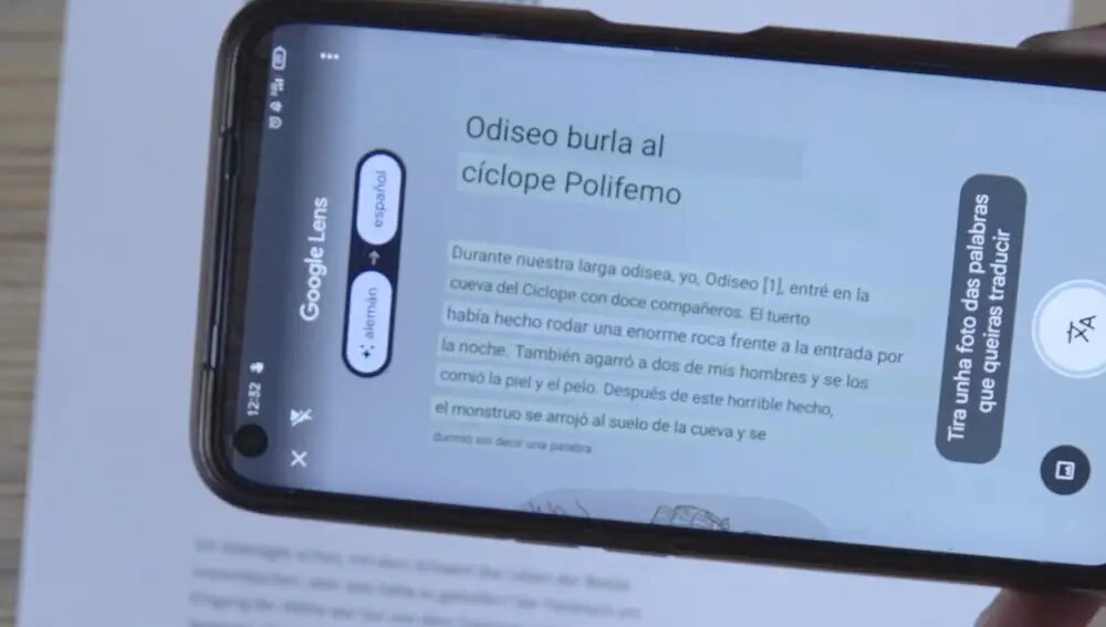 móvil traduciendo texto a tiempo real con la cámara