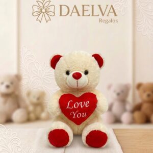 Peluche de osito con orejas rojas, de pelo blanco, con un corazón rojo con el mensaje Love you
