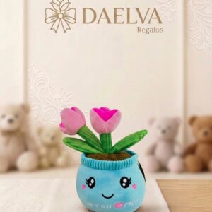 Peluche de maceta azul con carita sonriente y dos tulipanes rosas de peluche