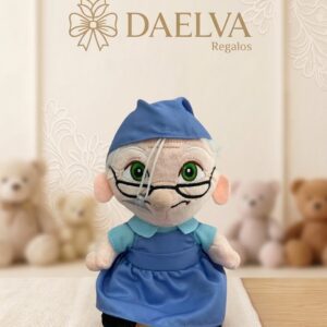 Peluche de abuelita con gafas redondas, gorrito azul y vestido azul