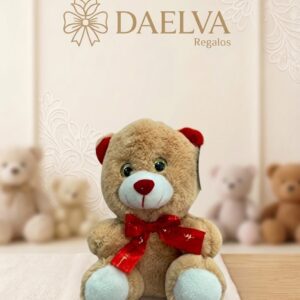 Osito de peluche beige con orejas y nariz rojas, patas blancas y un lazo rojo de cinta