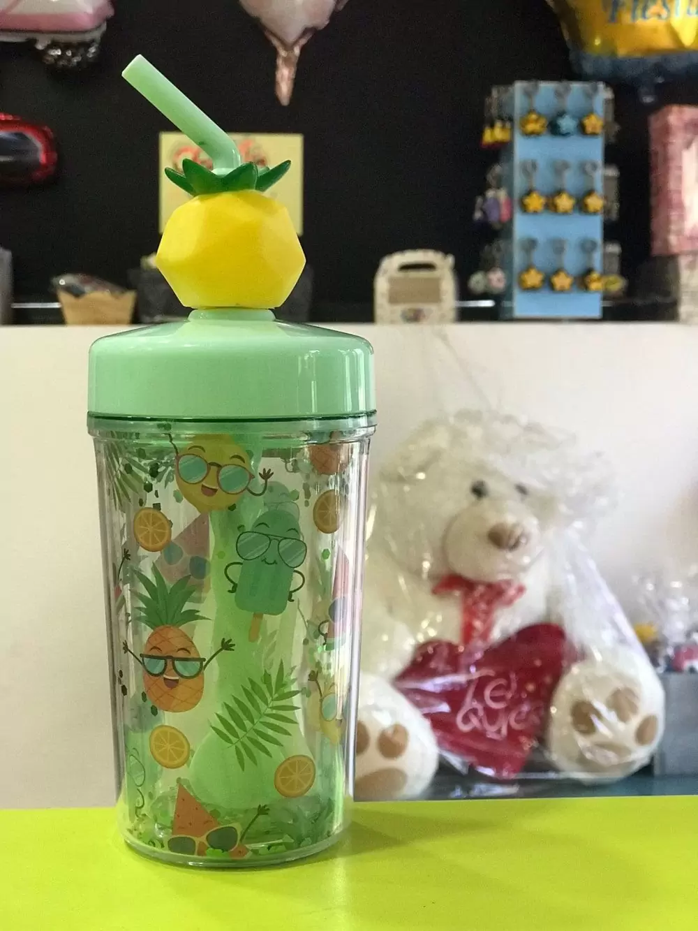 Botella de plástico con fruta - Image 2
