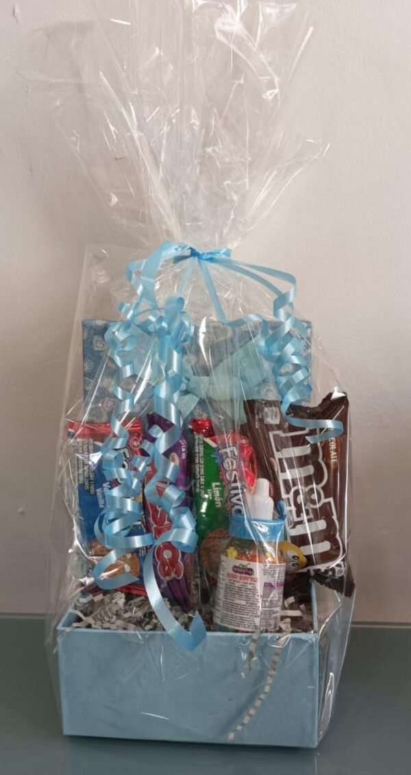 Cestas para regalo personalizadas para celebraciones - Image 4