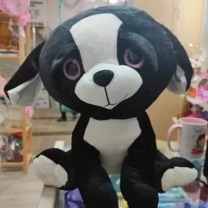 Peluchemediano de perro negro