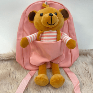 mochila con peluche