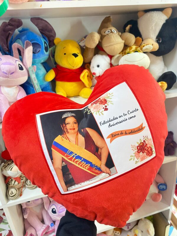 Tienda regalos originales Madrid cojín forma de corazón