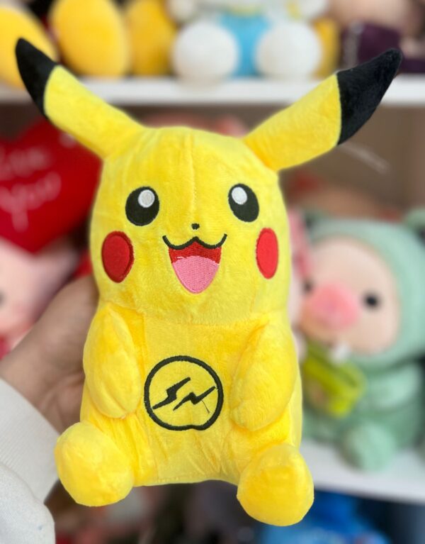 Tienda regalos originales Madrid Peluche Pikachu tienda de regalos