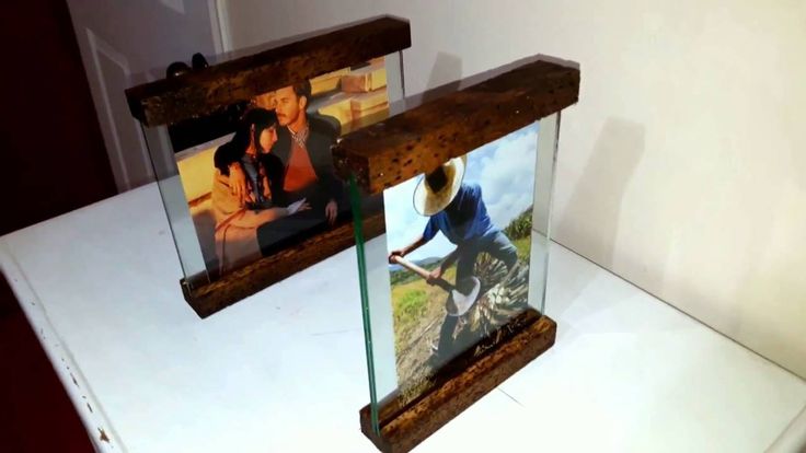Portafotos minimalista en tonos neutros, ideal como regalo profesional para un jefe o directivo.