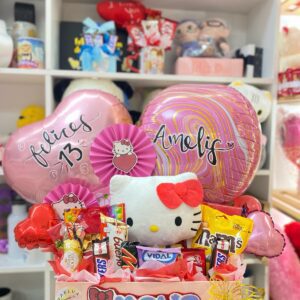 Cesta grande de regalo personalizada para sorprender a un amigo