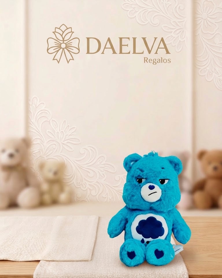 Osito de peluche azul con el ceño fruncido y una nube azul oscuro en la barriga
